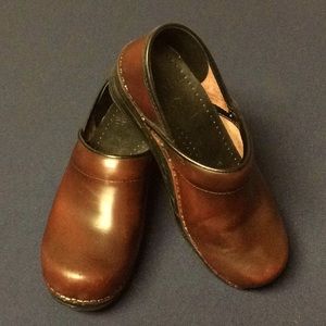 Dansko Women’s Size 38 (US = 7.5) Professional Saddle Full Grain
